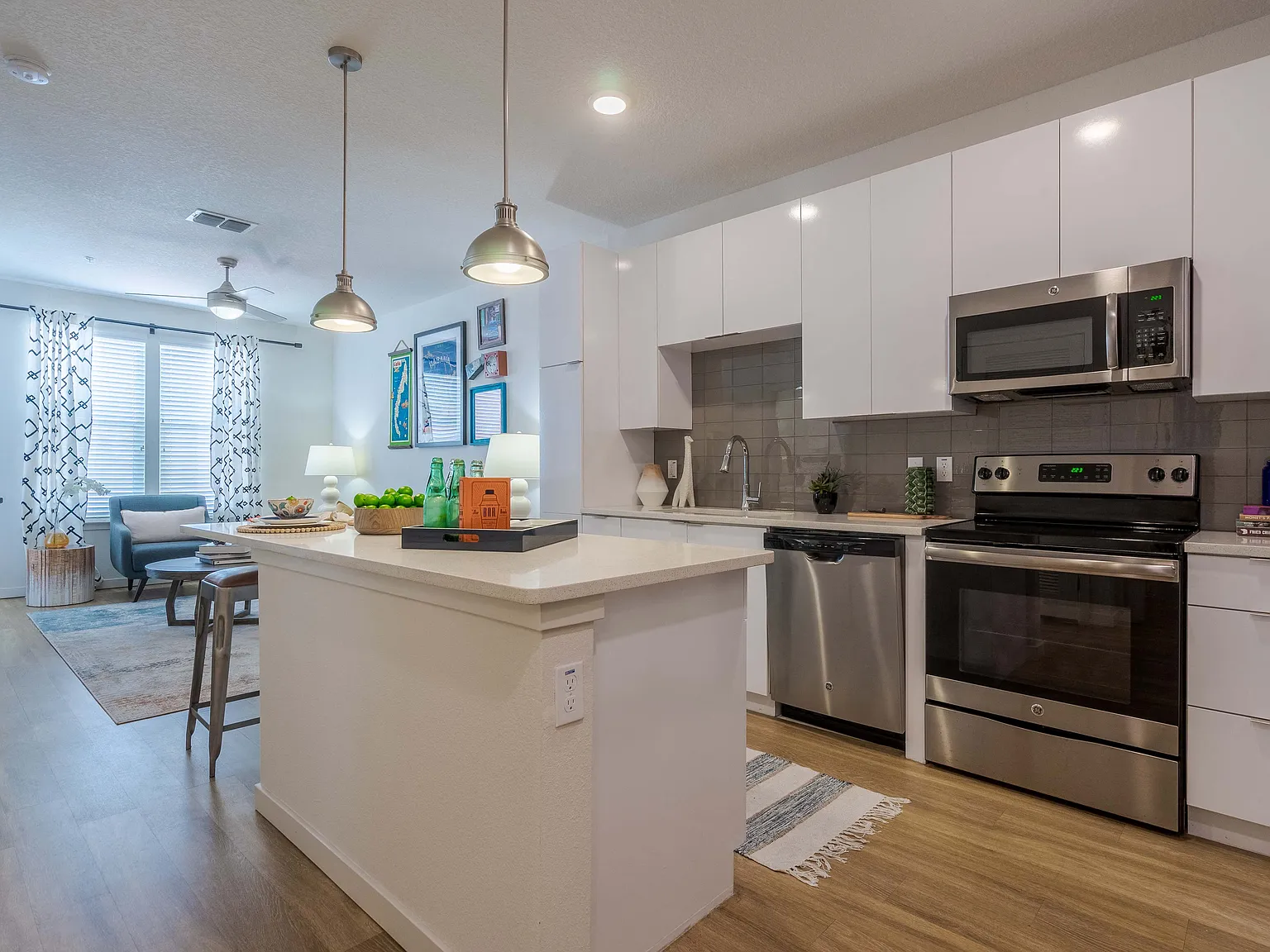 Havana Square Apartments — Photo 4