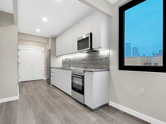 5th image of 221 E 105th St APT 4D