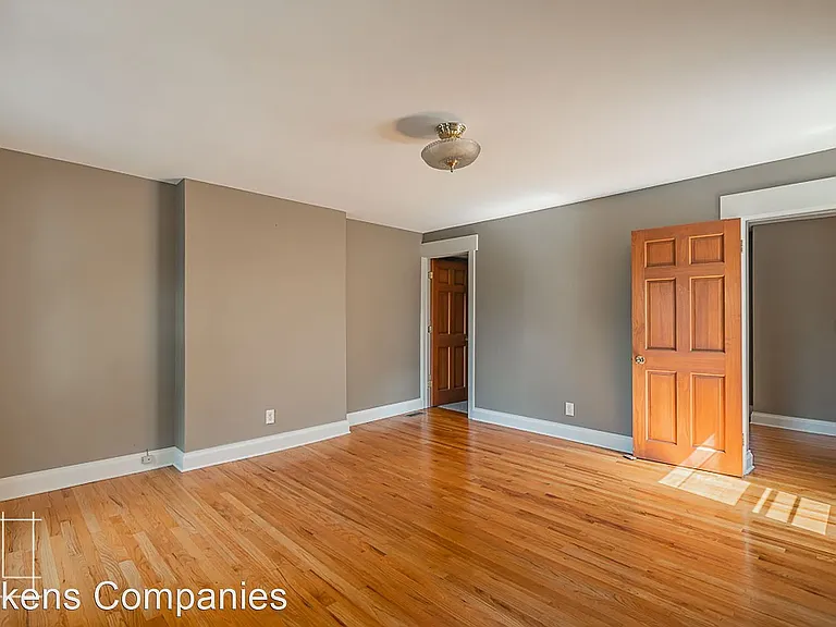 320 W 2nd Ave — Photo 6