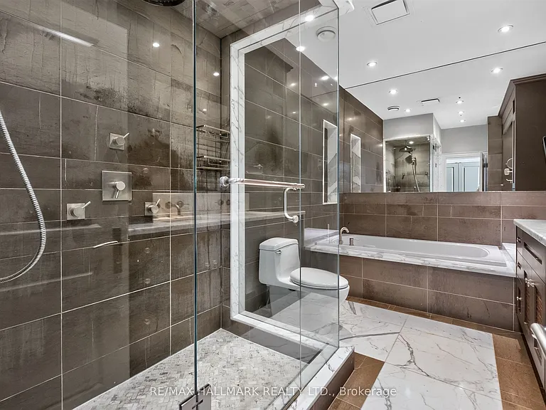 1166 Bay St #Penthouse 1 — Photo 29