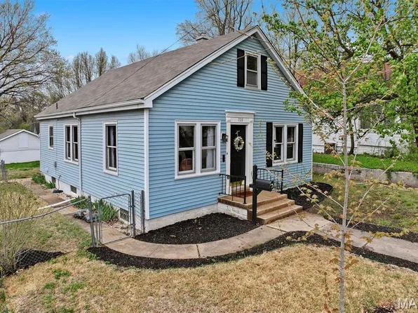 720 E McKinley St, Belleville, IL 62220