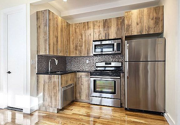 2nd image of 11 W 128th St #2R