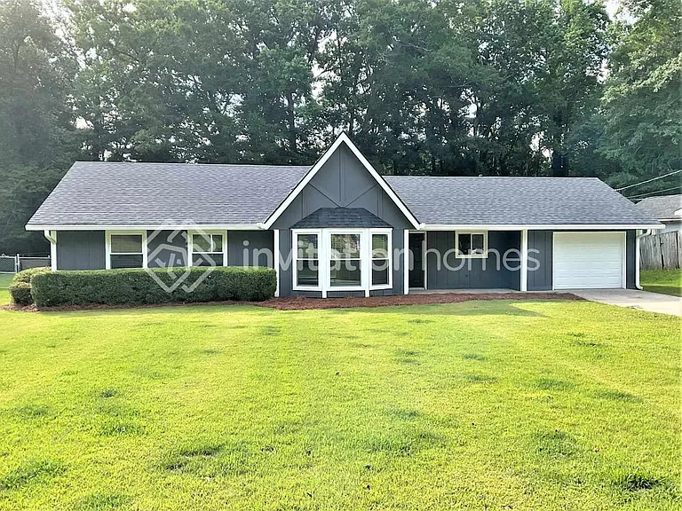 3363 Hollyridge Trl SW — Photo 1
