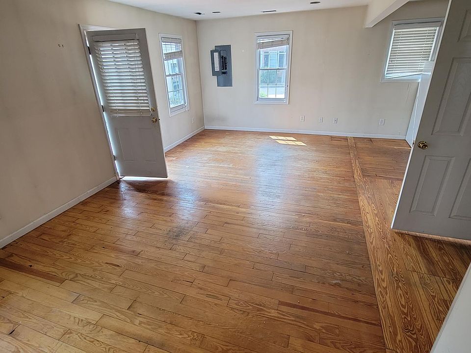 2nd image of 1302 Sophia St #A