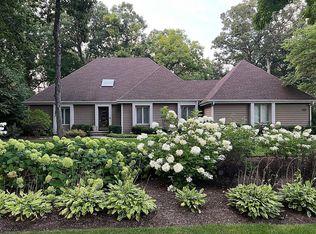 215 Brampton Ln, Lake Forest, IL 60045