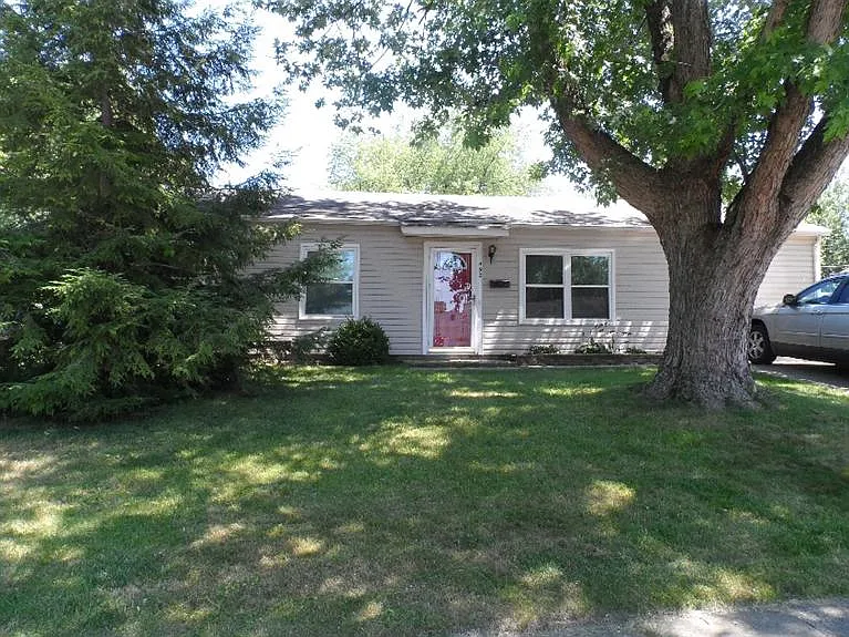 492 Kristine Ln photo 1
