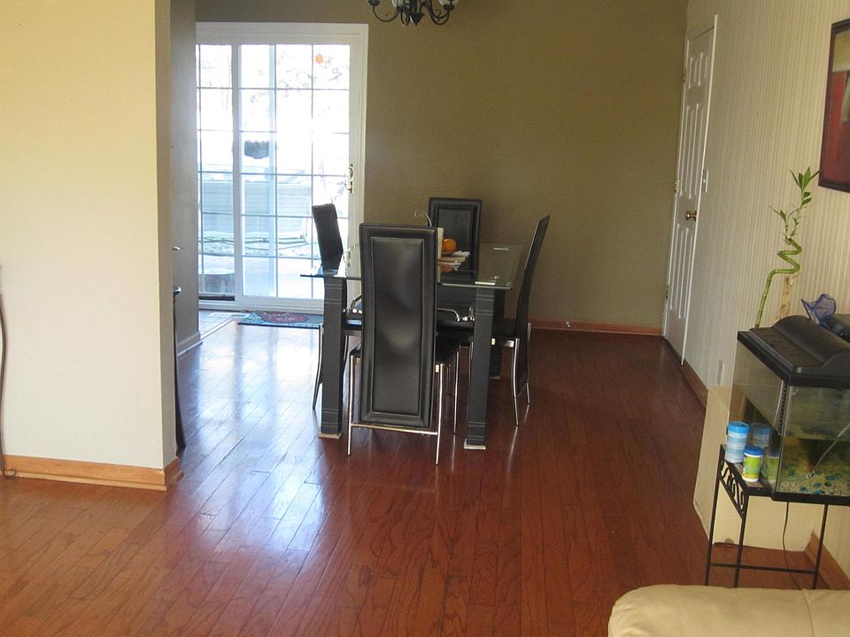 1st image of 210 Tanglewood Dr