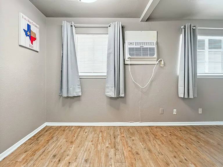 1417 Bennett Ave #G — Photo 5