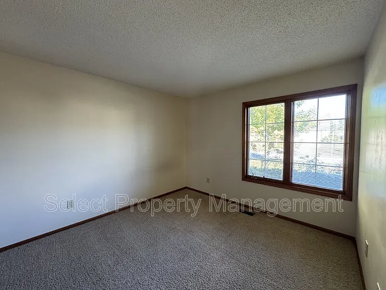 7401 Montclair Dr — Photo 8
