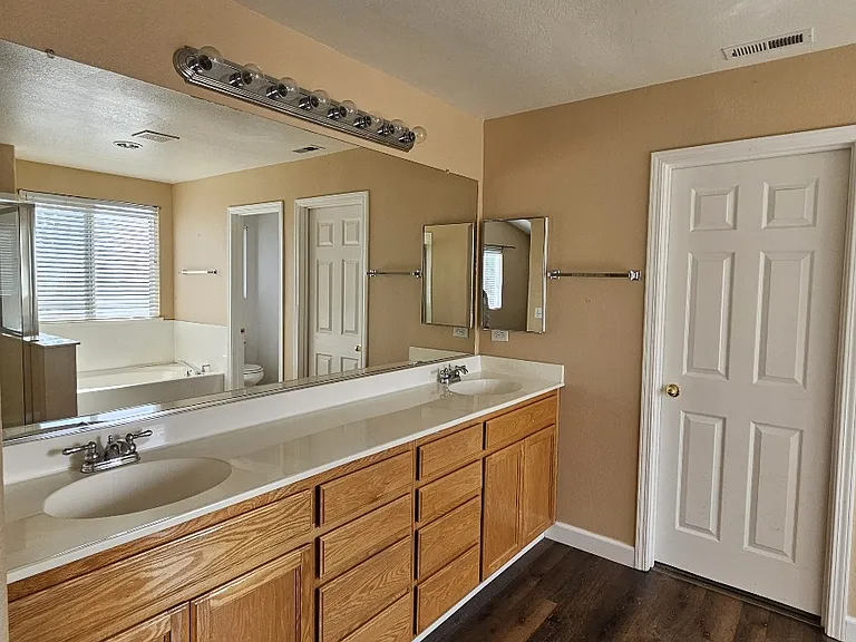 4147 Heirloom Ln — Photo 12