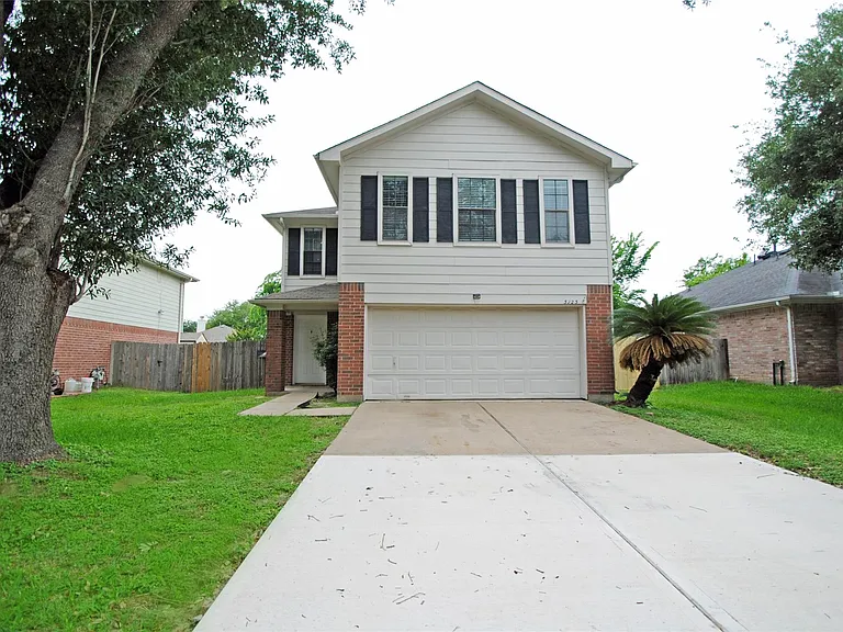 3923 Bridgebay Ln — Photo 1