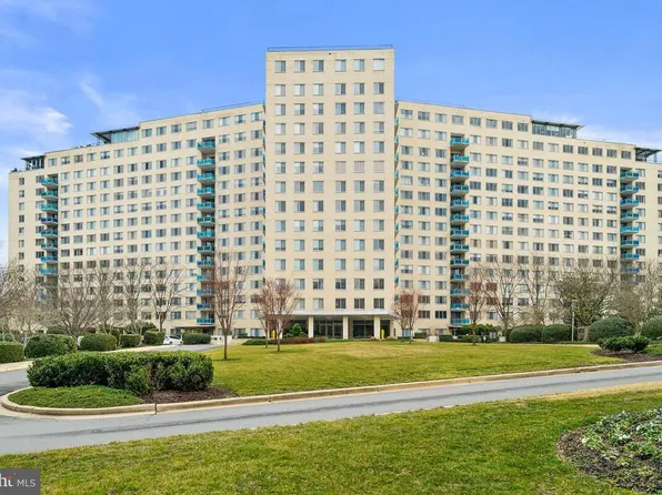 10401 Grosvenor Pl APT 722, Rockville, MD 20852