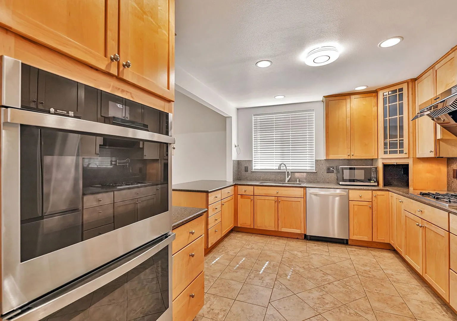 Beautifully Maintained 3-Bedroom Home l Huge Lot l Near Santana Row — Photo 4