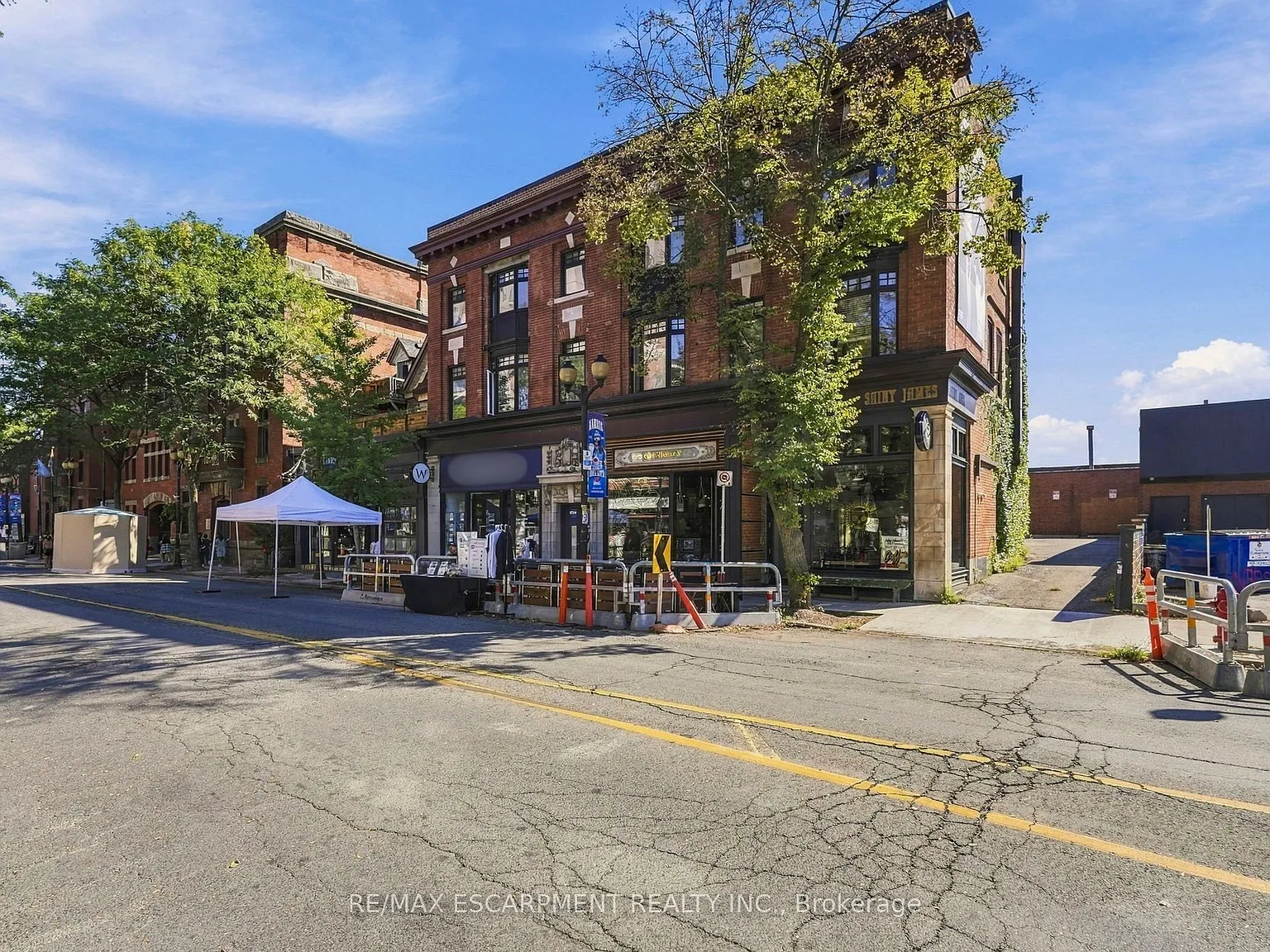 4 bed, $4,000 — Photo 1