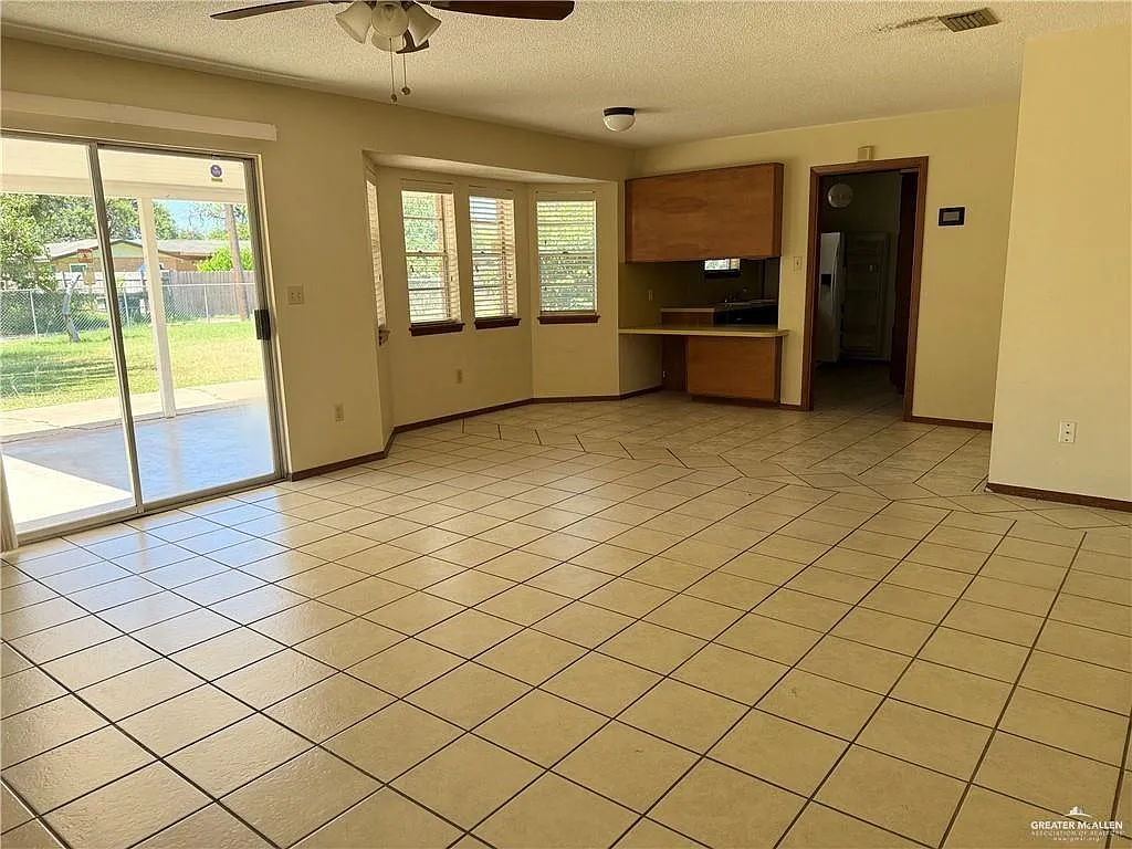 3 bed, 2.0 bath, 1580 sqft, $1,550 — Photo 2