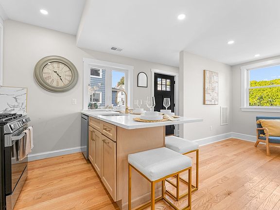 4th image of 194 Washington Ave #4