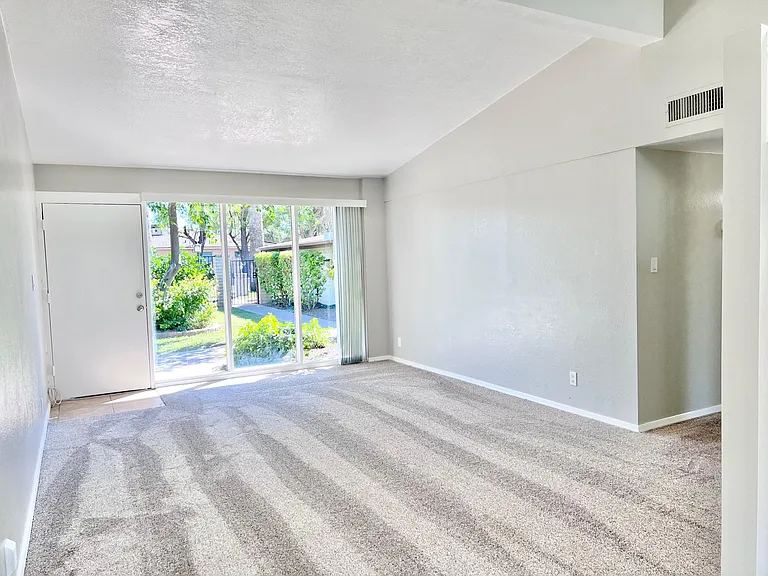 2502 N 46th St #6 — Photo 13