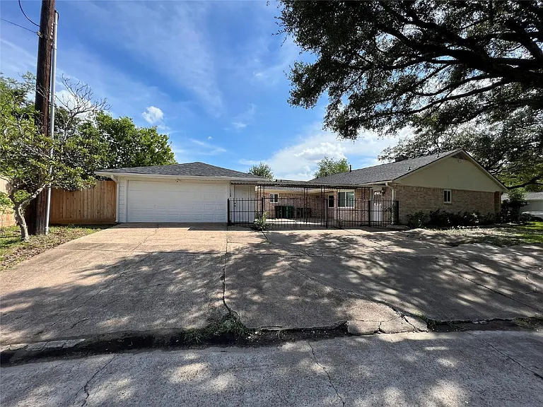 10903 Albury Dr — Photo 3