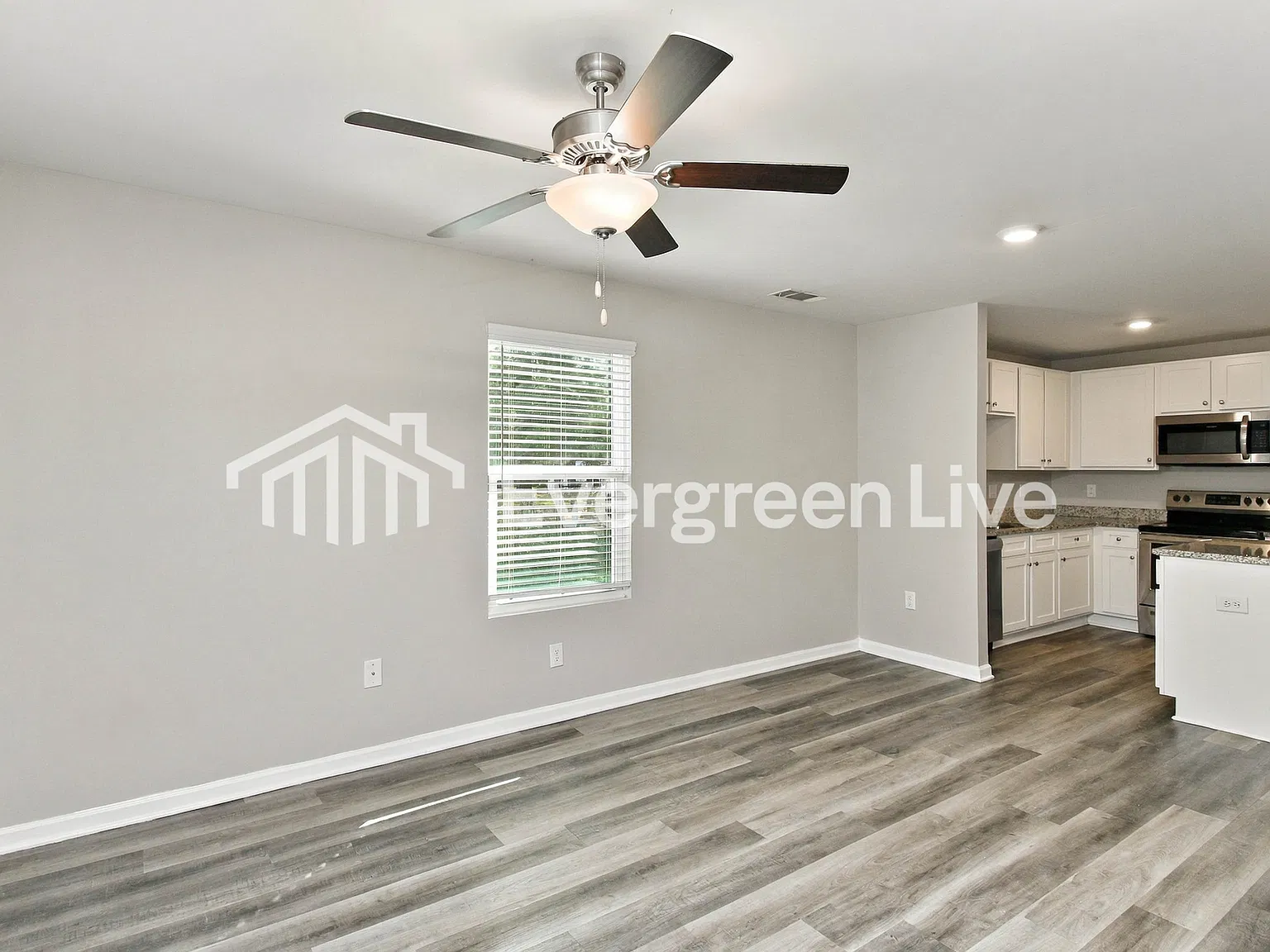 4 bed, 2.5 bath, 1801 sqft, $1,795 — Photo 2