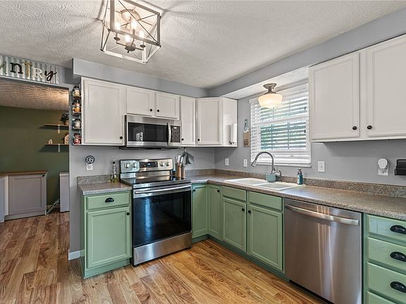 3rd image of 2460 Kewanna Ln