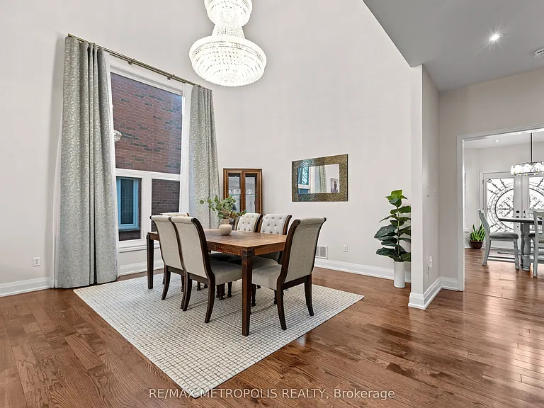 552 Feathergrass Cres #MAIN UPPER — Photo 4