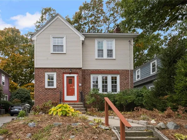 27 Overhill Rd, Providence, RI 02906