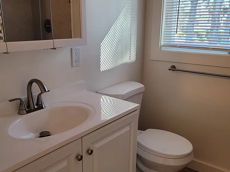 2865 Lakeview Dr #B — Photo 11