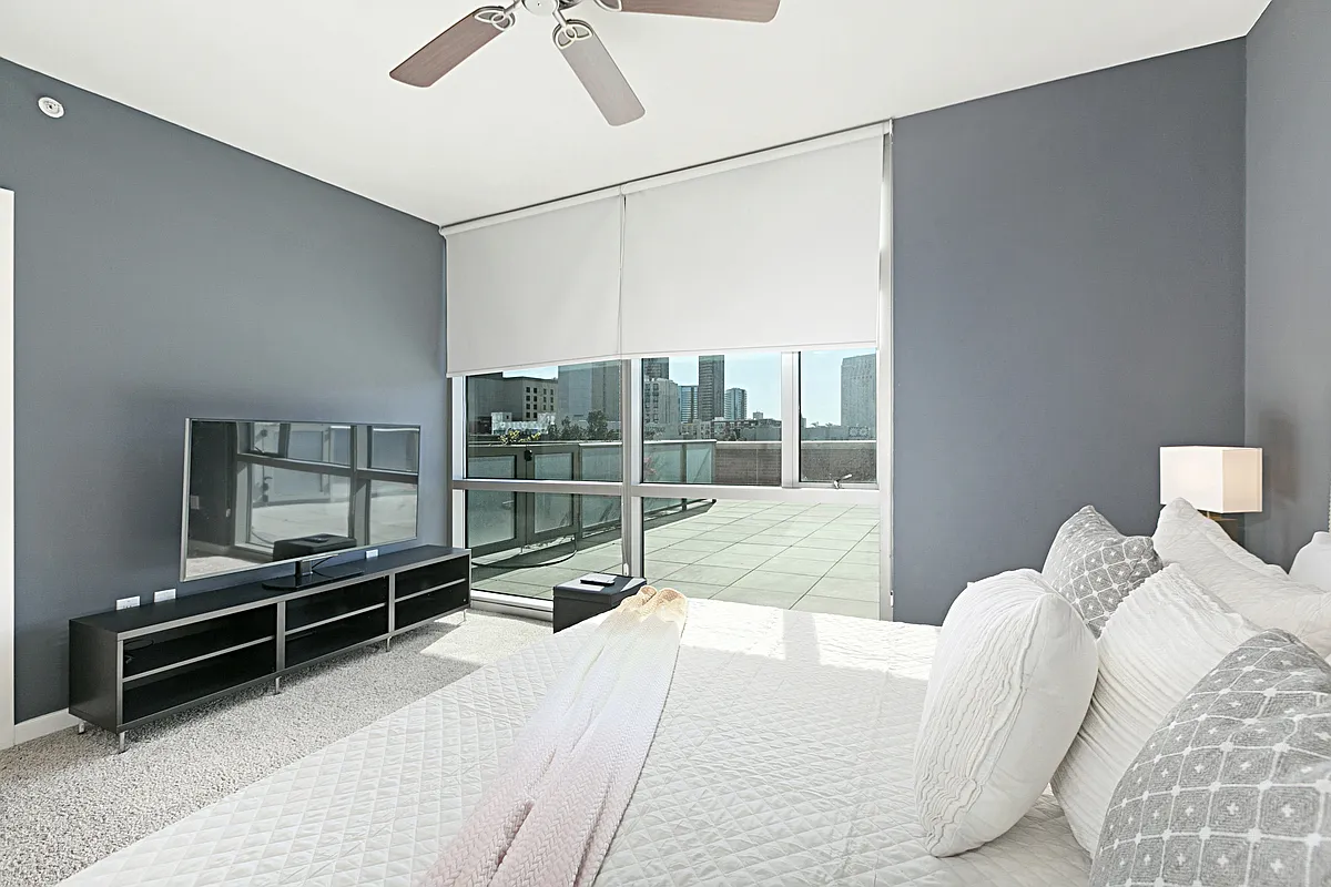 1 bed, 1002 sqft, $4,700 — Photo 4