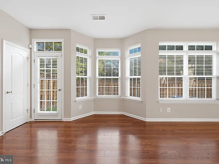 300 Kintyre Ln — Photo 10