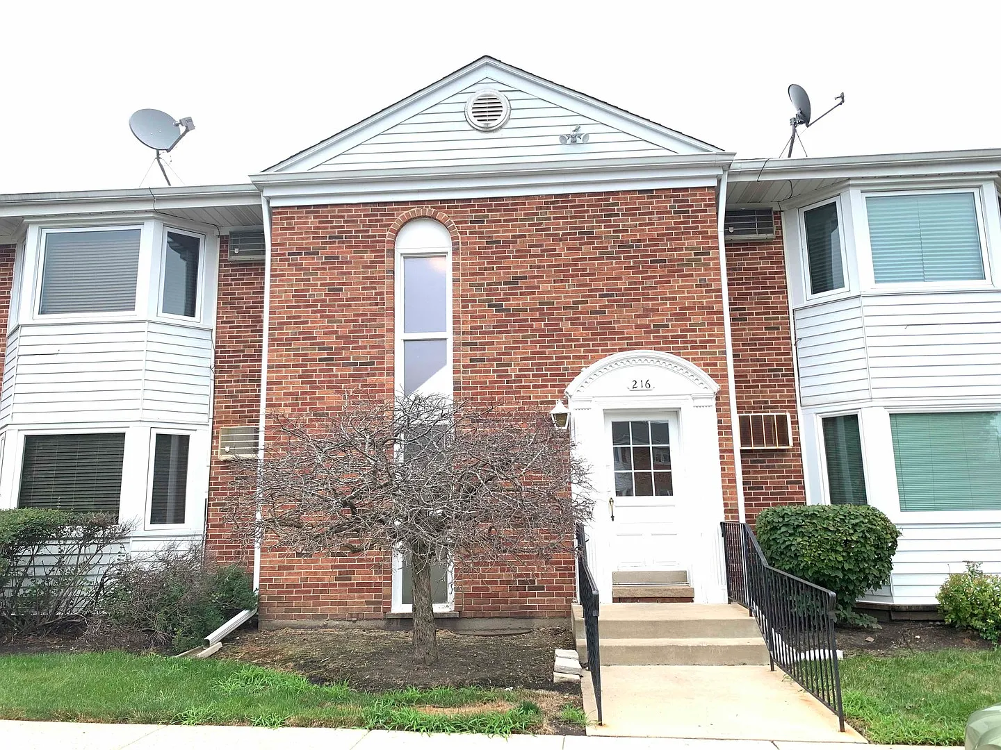 216 N Somerset Ln APT 1K photo 1