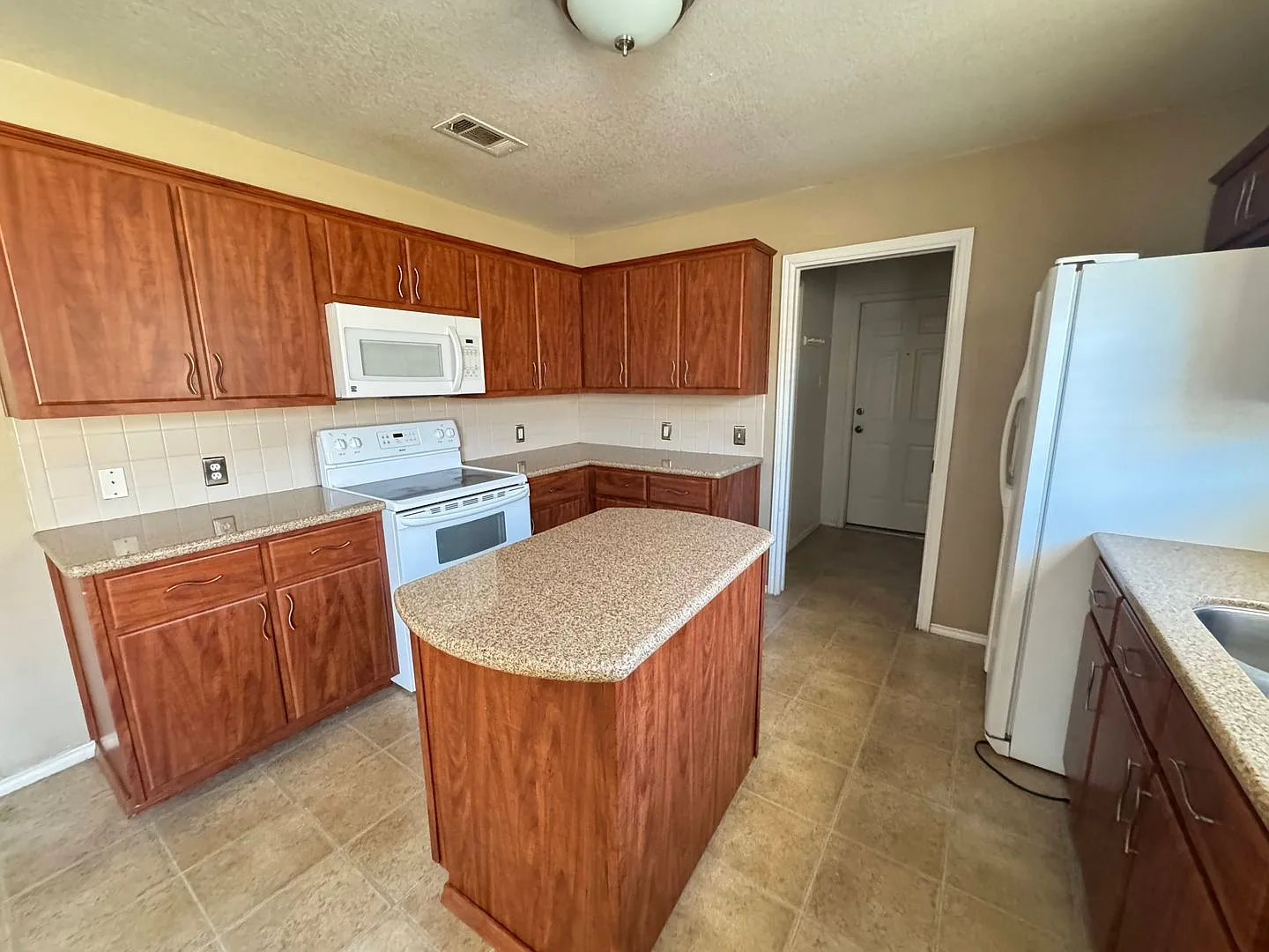 4-Bedroom House for Rent in Killeen — Photo 4