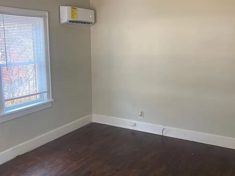 403 N Elm St NW — Photo 4