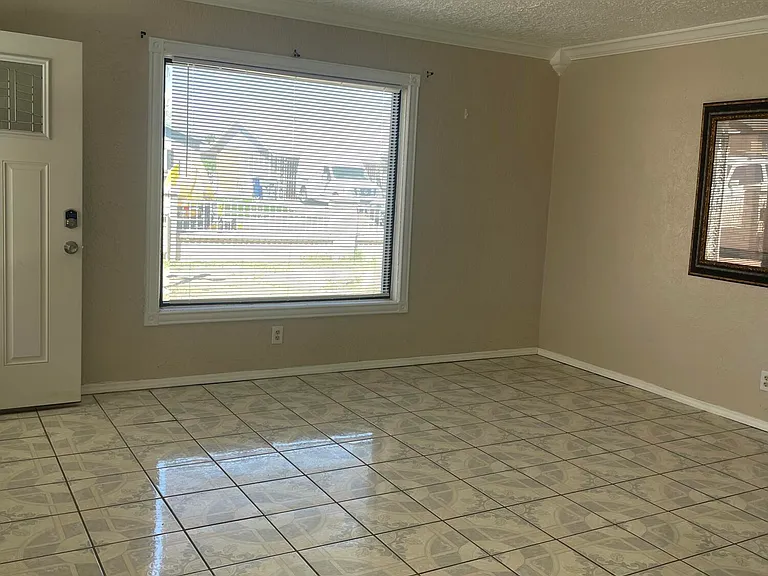 252 Trinity Pl — Photo 4