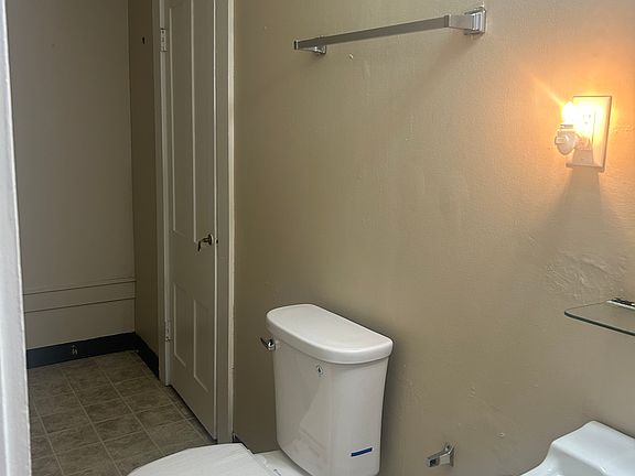 4th image of 468 N Main St #3