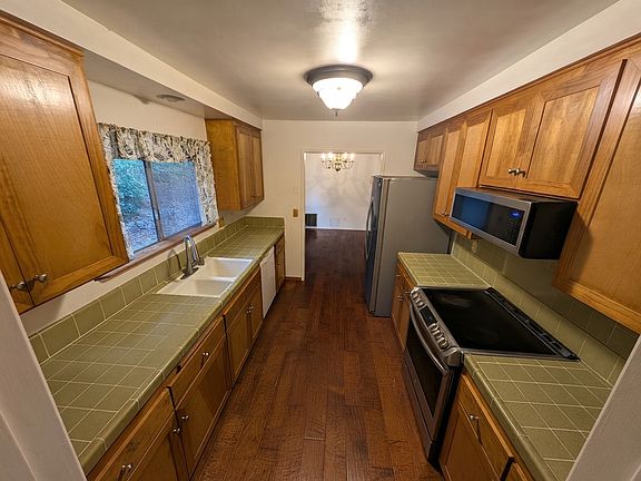 5th image of 2241 Lone Oak Ln