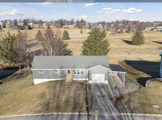 1524 Rainbow Dr, Belle Plaine, IA 52208