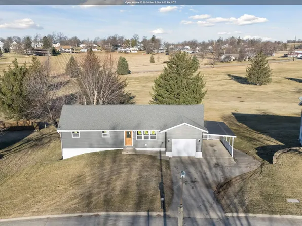 1524 Rainbow Dr, Belle Plaine, IA 52208