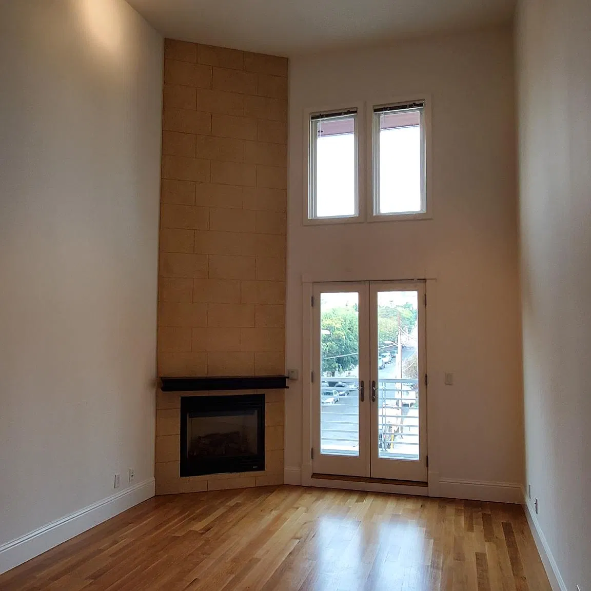 3 bed, 1.5 bath, $6,995 — Photo 4