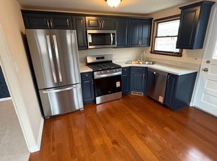 8855 S Komensky Ave, Hometown, IL 60456