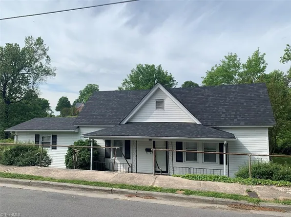 513 Glovenia St, Eden, NC 27288