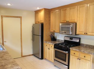 960 Whitney Dr, Apple Valley, MN 55124