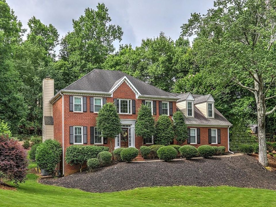 2nd image of 3622 Woodlark Dr NE
