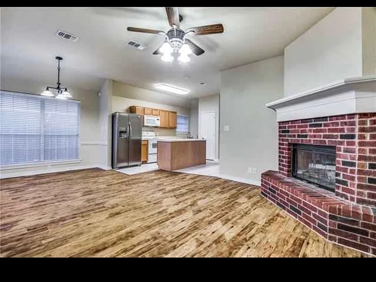 701 Stribling Cir — Photo 3
