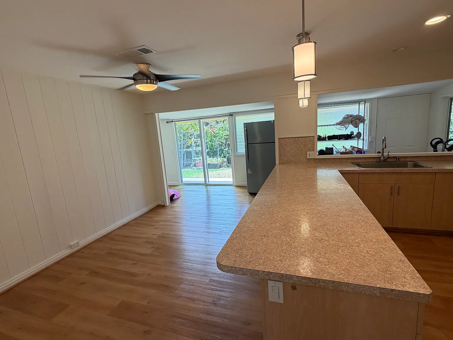 4 bed, 1633 sqft, $5,950 — Photo 4