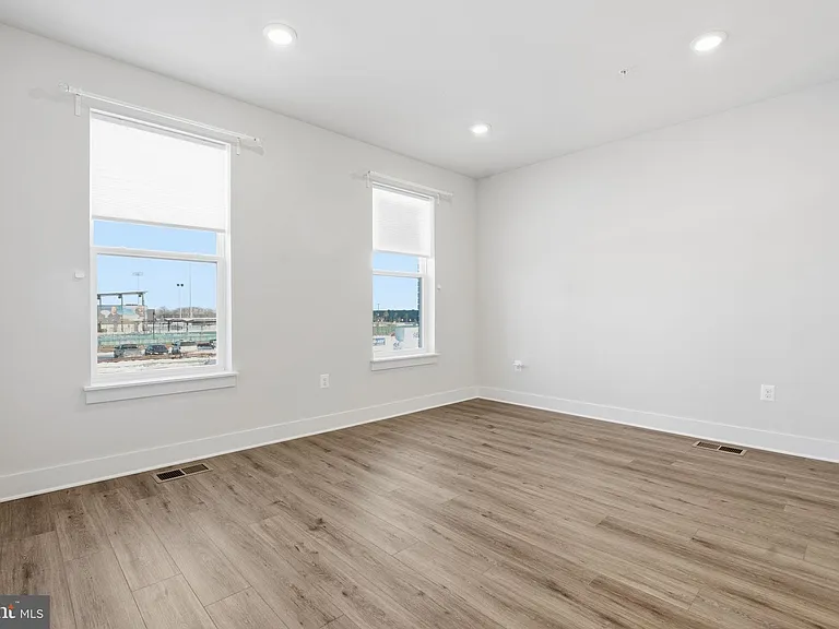 116 Crown St — Photo 16
