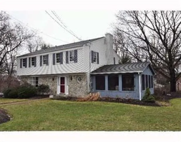 121 Byron Rd photo 1