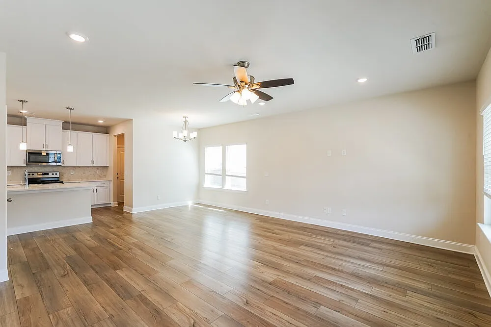 3 bed, 2.5 bath, 1633 sqft, $2,460 — Photo 4