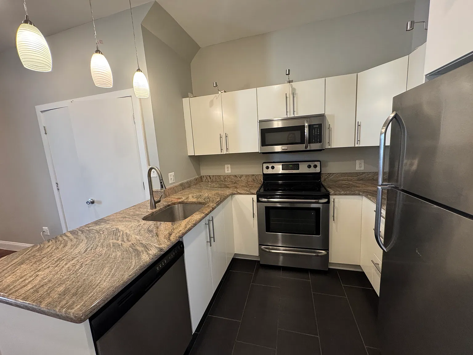 1 bed, 500 sqft, $1,895 — Photo 1
