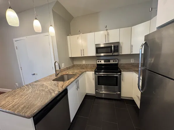 1819 Spruce St APT 3F, Philadelphia, PA 19103