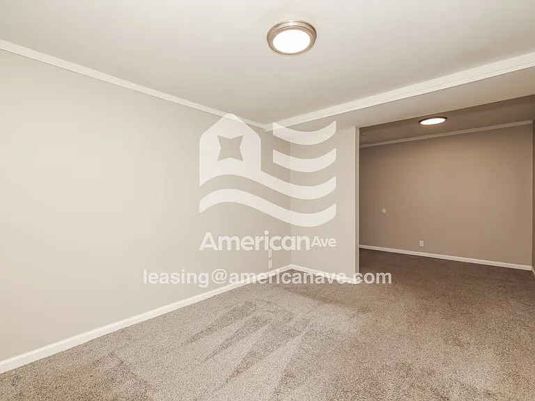 1564893_010_main_bedroom_10.jpg